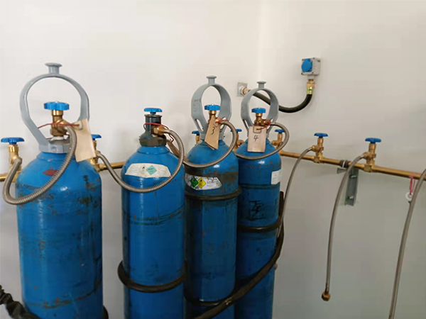 医用气体设备在吸氧时要注意什么?